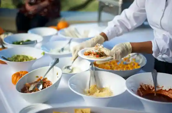 Client testimonial icon for corporate catering services in Dubai